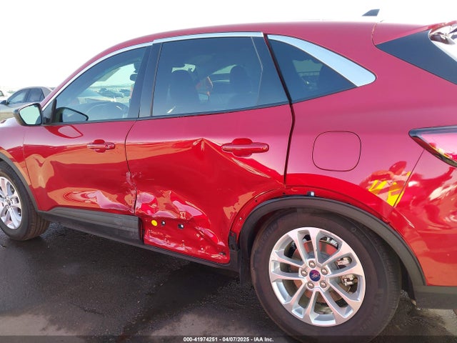 1FMCU0G68NUB42443 Ford ESCAPE SE