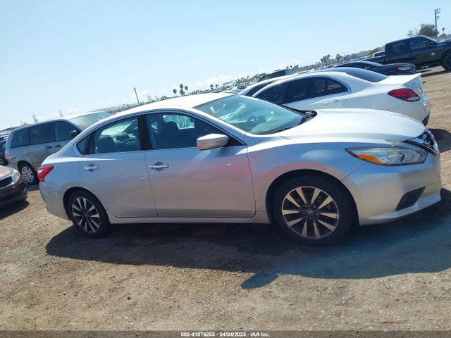 1N4AL3AP3HC252608 Nissan Altima 2.5 Sv