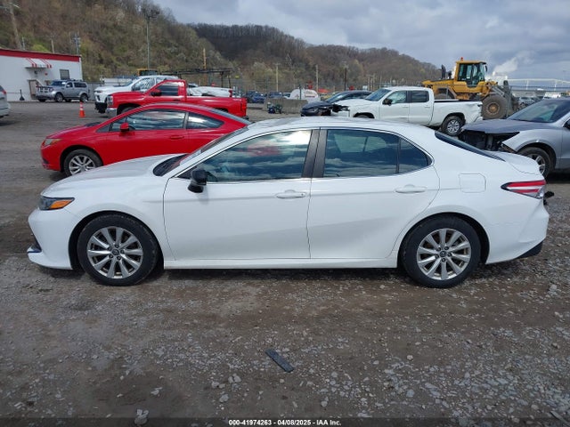 4T1B11HKXJU102980 Toyota CAMRY LE