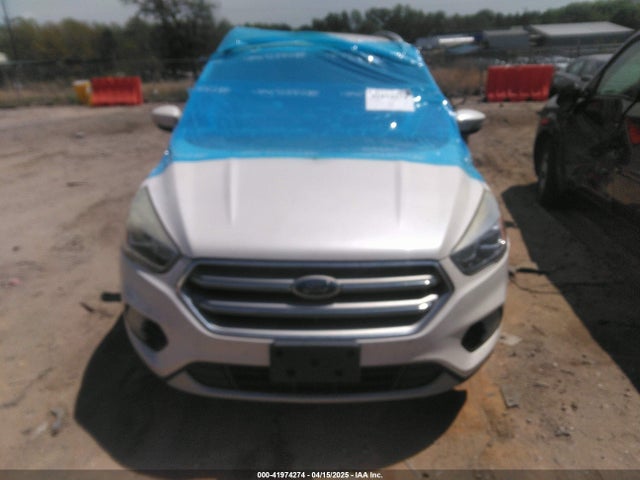 1FMCU0JD8HUE52149 Ford Escape Titanium