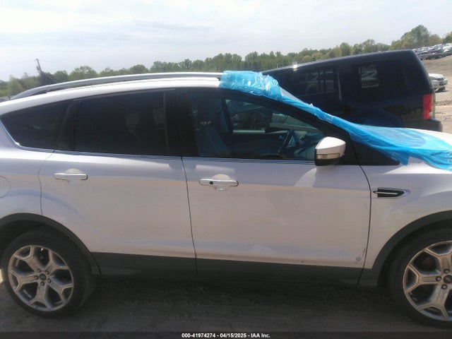 1FMCU0JD8HUE52149 Ford Escape Titanium