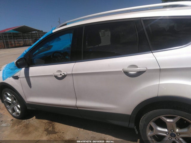 1FMCU0JD8HUE52149 Ford Escape Titanium