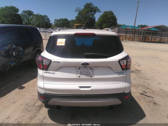 1FMCU0JD8HUE52149 Ford Escape Titanium