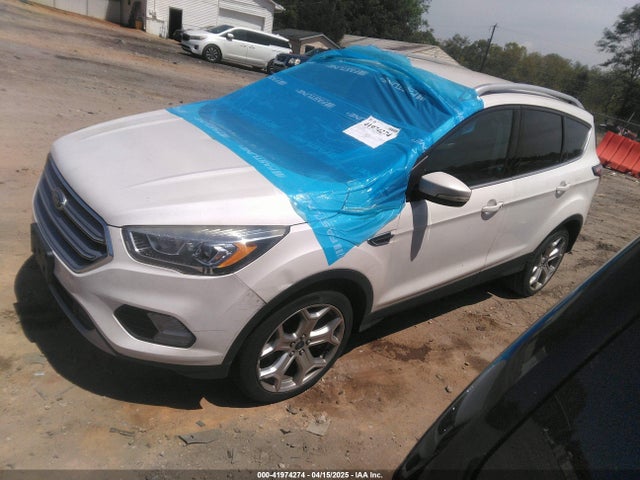 1FMCU0JD8HUE52149 Ford Escape Titanium