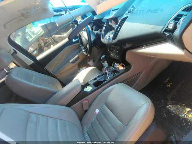 1FMCU0JD8HUE52149 Ford Escape Titanium