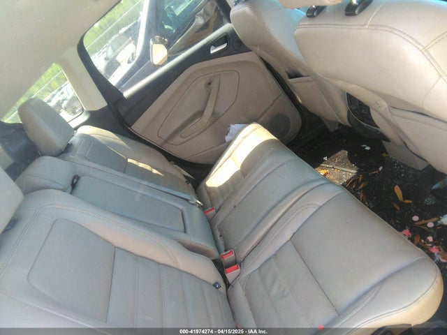 1FMCU0JD8HUE52149 Ford Escape Titanium