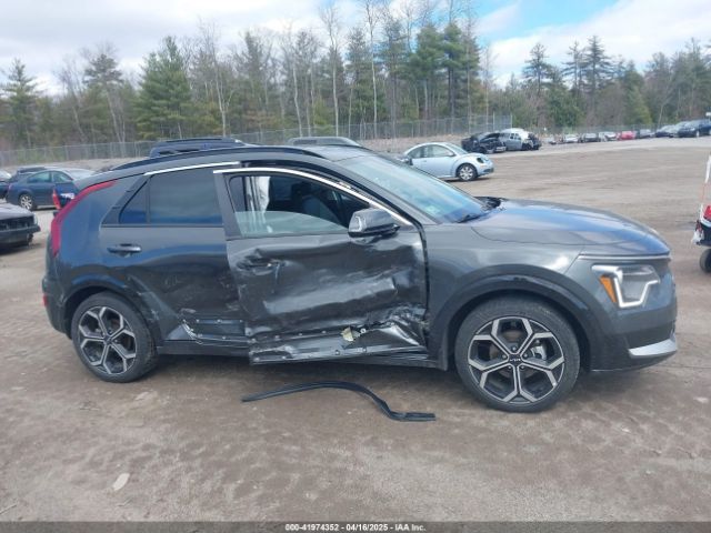 KNDCR3LE3P5044602 KIA Niro Ex Touring