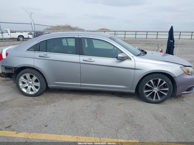 1C3CCBCG6EN136043 Chrysler 200 Limited