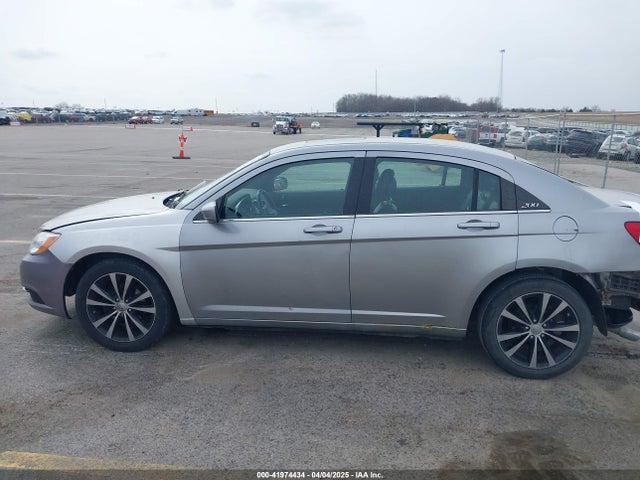 1C3CCBCG6EN136043 Chrysler 200 Limited