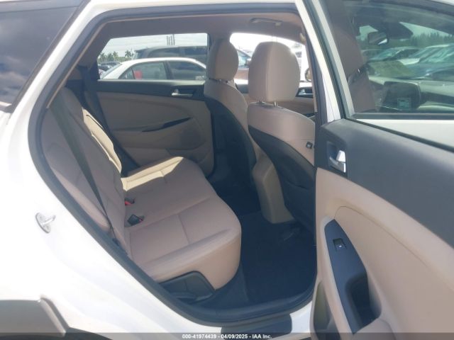 KM8J23A40LU202931 Hyundai TUCSON SE