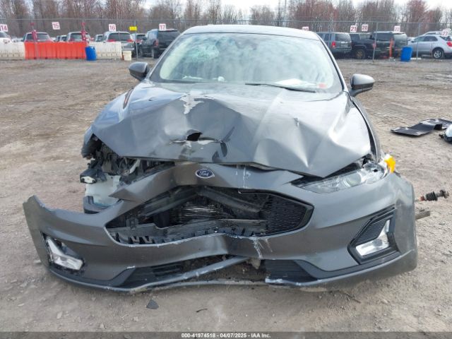3FA6P0LU6KR225648 Ford Fusion Hybrid Se