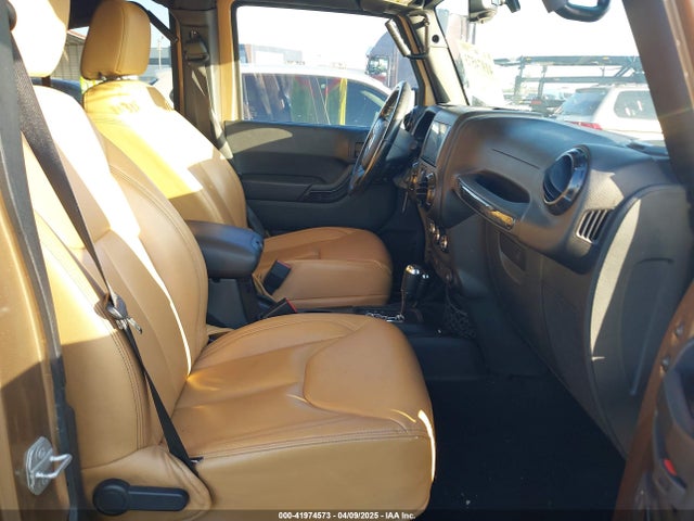 1C4BJWEG4FL678174 Jeep Wrangler Unlimited Sahara