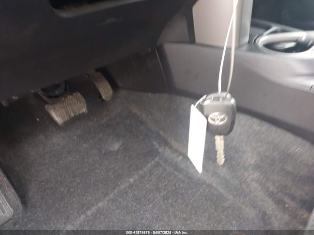 2T3BFREV8JW777510 Toyota RAV4 LE