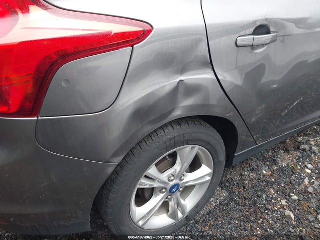 1FADP3K2XEL121210 Ford FOCUS SE