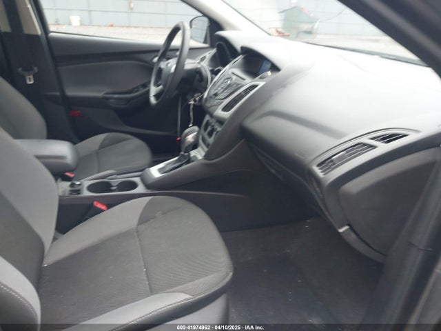 1FADP3K2XEL121210 Ford FOCUS SE