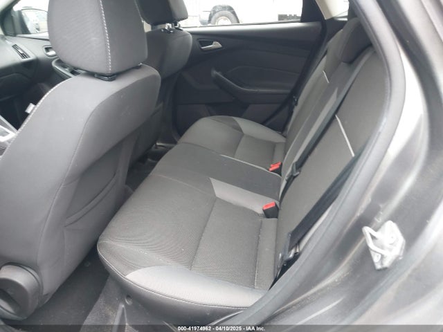 1FADP3K2XEL121210 Ford FOCUS SE