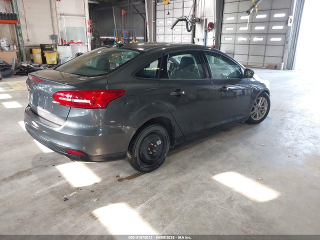 Ford FOCUS SE 2017 1FADP3F29HL220440 Image 4