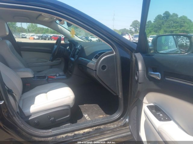 2017 CHRYSLER 300 2C3CCAAG4HH553025 Photo 4