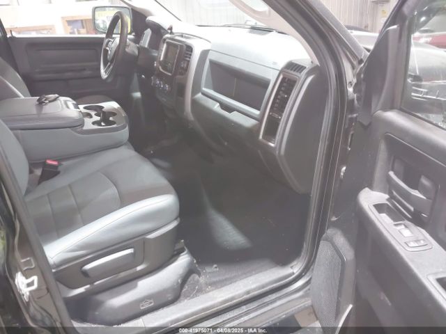 1C6RR7FT1HS720437 RAM 1500 Express  4x4 6'4 Box