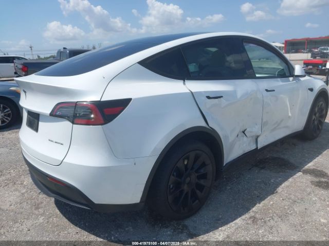 2024 TESLA MODEL Y 7SAYGDEE6RA292939 Photo 3