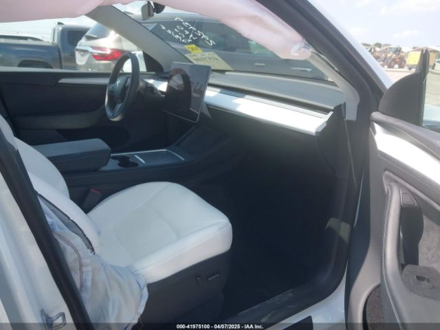 2024 TESLA MODEL Y 7SAYGDEE6RA292939 Photo 4