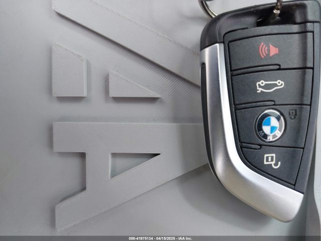 2017 BMW X1 WBXHT3C39H5F70584 Photo 10