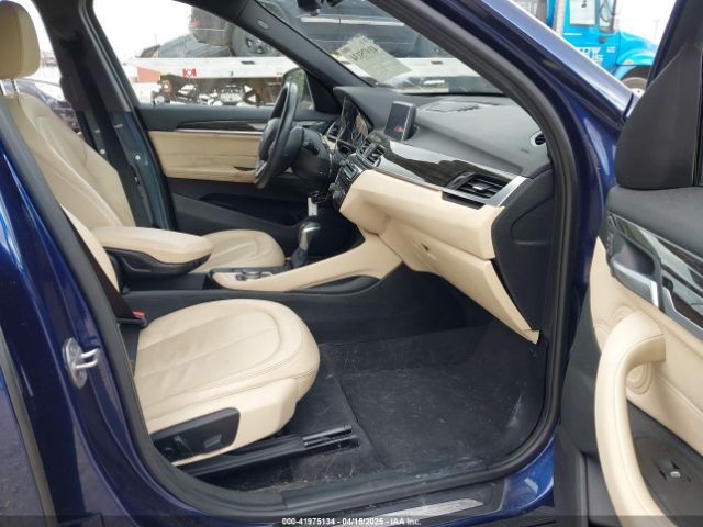 2017 BMW X1 WBXHT3C39H5F70584 Photo 4