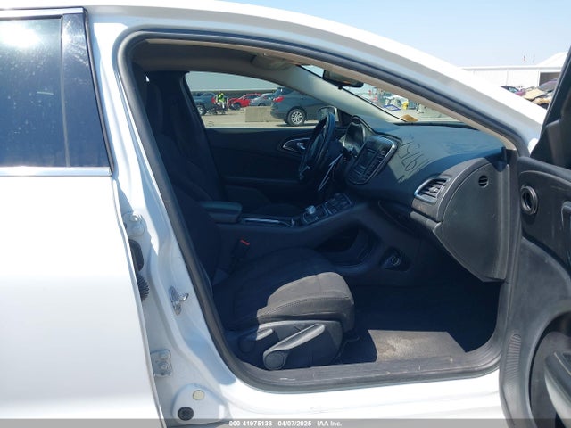 Chrysler 200 Touring 2016 1C3CCCFB6GN186370 Image 5