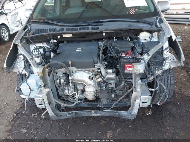 5TDYK3DCXGS751231 Toyota Sienna Xle 8 Passenger