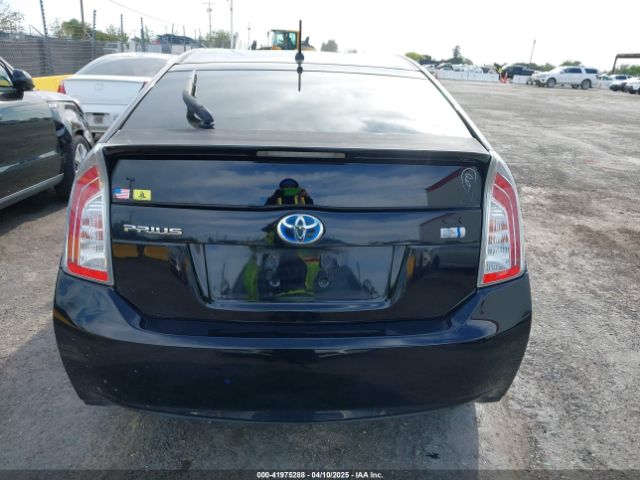 JTDKN3DU3E1748414 Toyota Prius Two