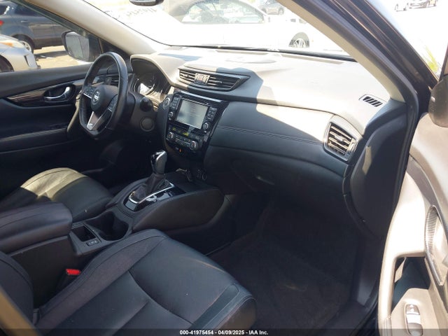 JN8AT2MT4HW407893 Nissan Rogue Sl