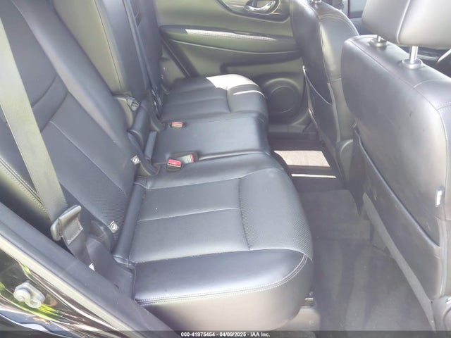 JN8AT2MT4HW407893 Nissan Rogue Sl