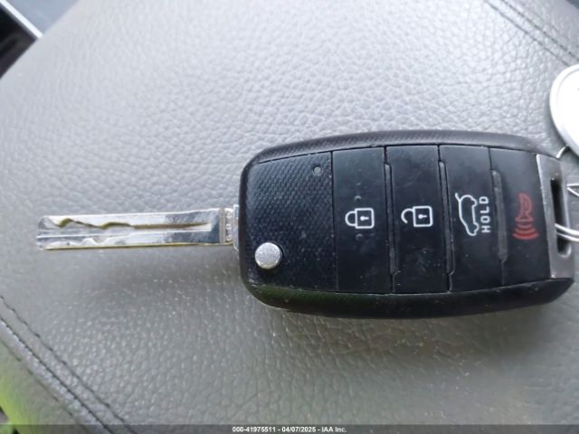 5XYKT4A67FG600933 KIA SORENTO LX