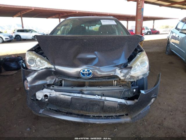 JTDKDTB38E1572456 Toyota Prius C Three