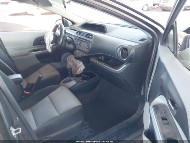 JTDKDTB38E1572456 Toyota Prius C Three