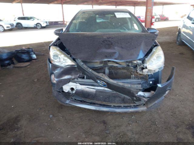 JTDKDTB38E1572456 Toyota Prius C Three