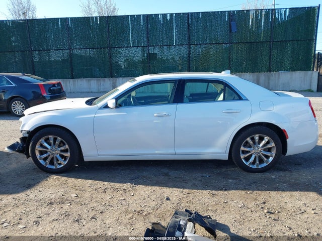 2C3CCARGXGH230679 Chrysler 300 Anniversary Edition