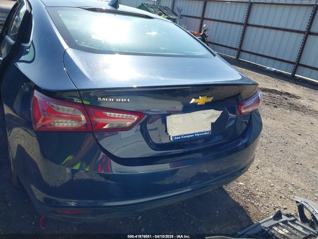 1G1ZD5STXNF150016 Chevrolet Malibu Fwd Lt