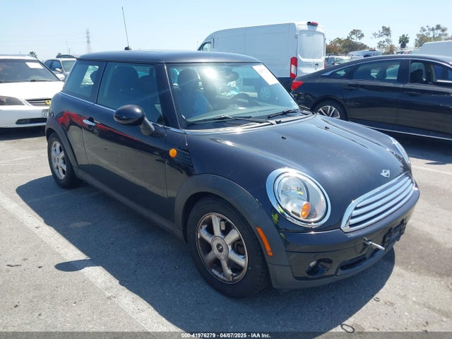 2008 MINI COOPER WMWMF33538TT64168 Photo 0