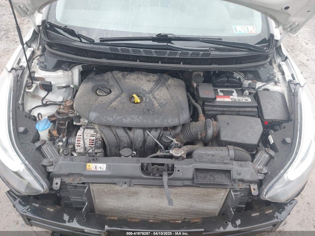 5NPDH4AE5FH615795 Hyundai ELANTRA SE