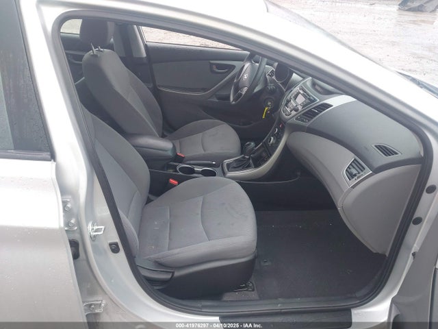 5NPDH4AE5FH615795 Hyundai ELANTRA SE