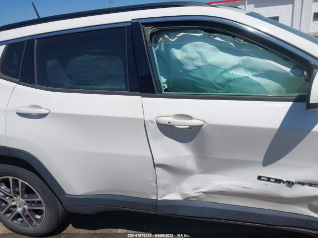 3C4NJCBB4JT469471 Jeep Compass Sun And Wheel Fwd
