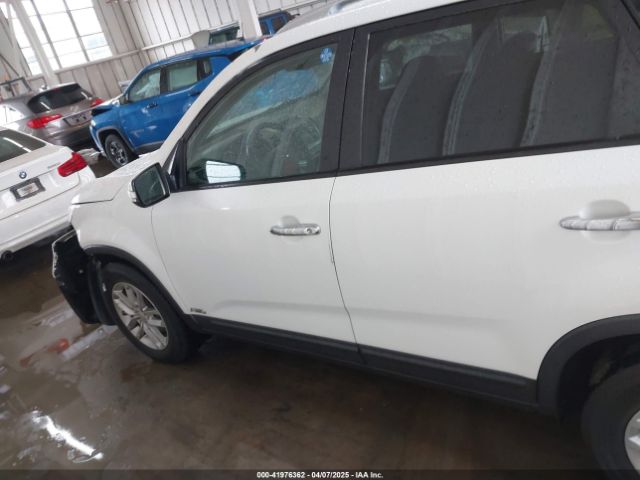 5XYKTCA60FG561337 KIA SORENTO LX