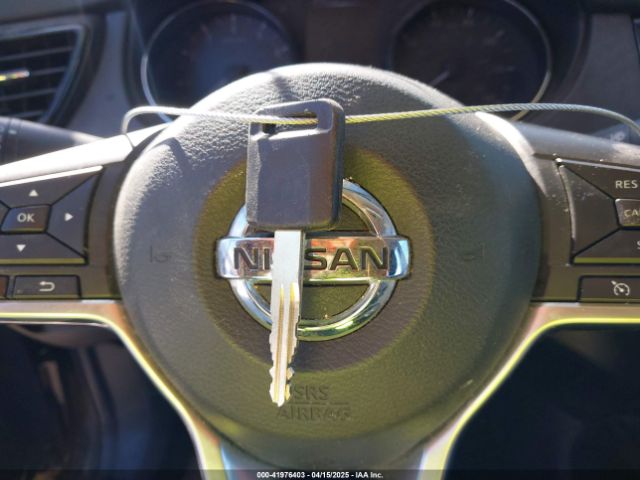 JN1BJ1CR3JW281802 Nissan Rogue Sport S