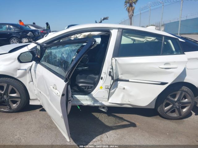 JTDKARFU7H3030112 Toyota Prius Four Touring