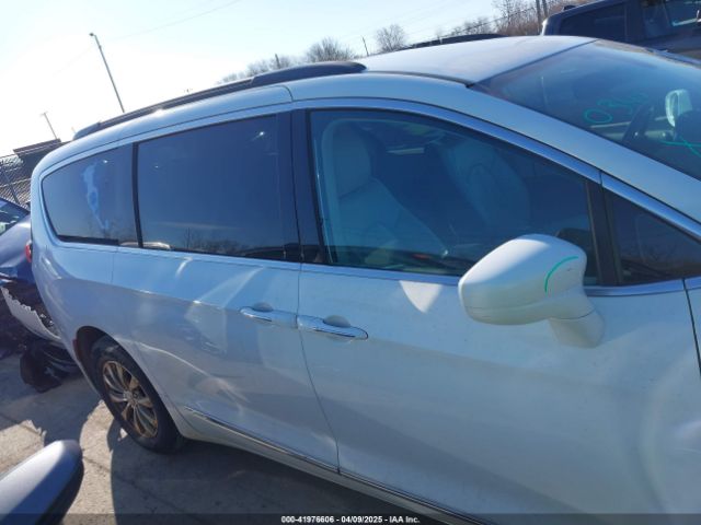 2C4RC1BG8HR677720 Chrysler Pacifica Touring-l
