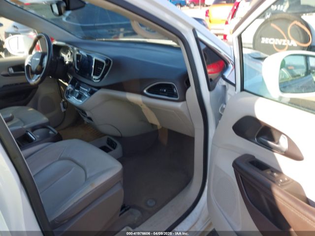 2C4RC1BG8HR677720 Chrysler Pacifica Touring-l
