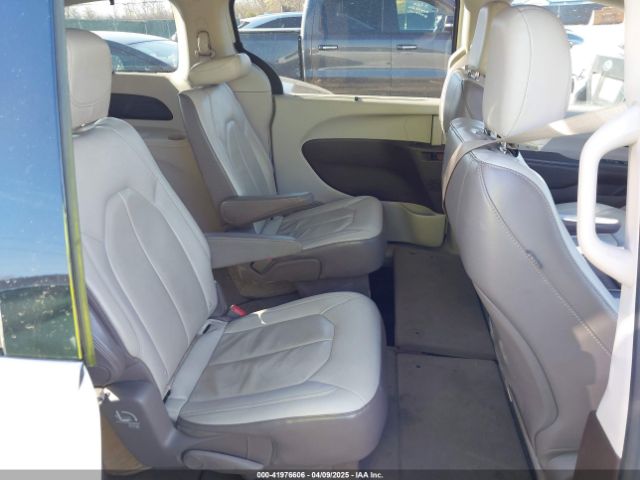 2C4RC1BG8HR677720 Chrysler Pacifica Touring-l