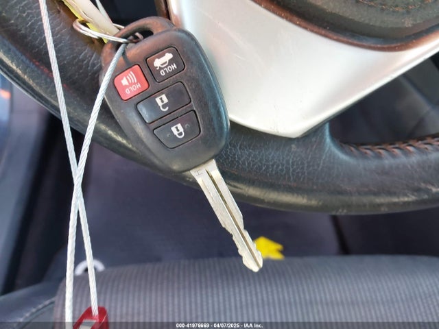 2T1BURHE8KC164090 Toyota COROLLA SE