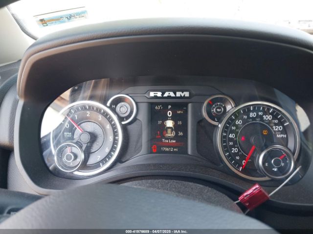 1C6RREFTXKN568135 RAM 1500 Big Horn/lone Star  4x2 5'7 Box